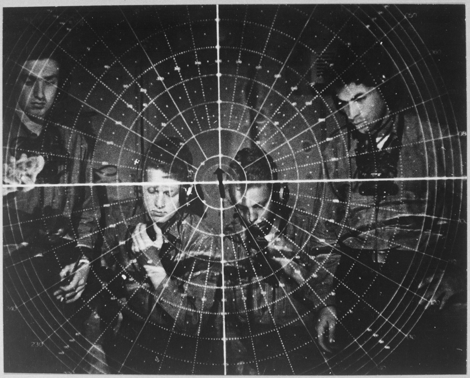 Radar scope. - NARA - 520692